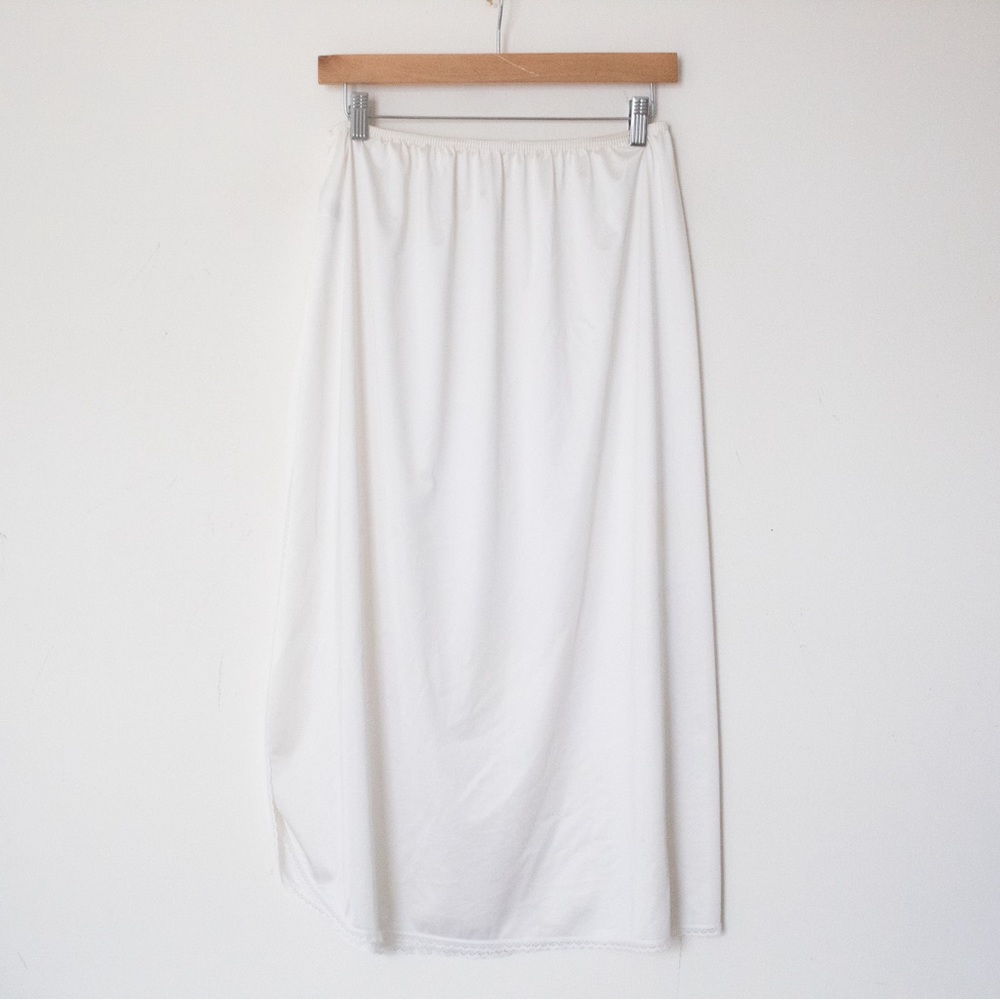 Vanity Fair | Vintage 90’s/00’s White Lace Trimmed Slip Skirt w/ Slit | Size L